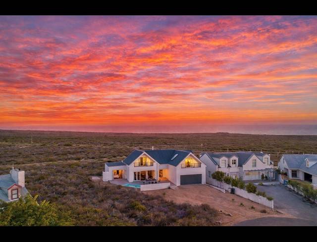 5 BEDROOM HOUSE FOR SALE IN GROTTO BAY
